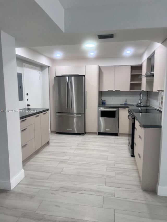 WINSTON TOWERS 100 CONDO - Residential Lease