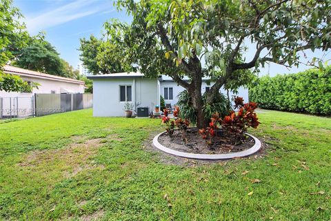 Tiny photo for 231 NE 43rd St, Miami, FL 33137 (MLS # A12005706)