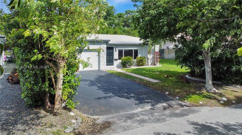 Tiny photo for 231 NE 43rd St, Miami, FL 33137 (MLS # A12005706)