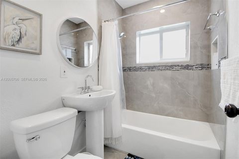 Tiny photo for 231 NE 43rd St, Miami, FL 33137 (MLS # A12005706)