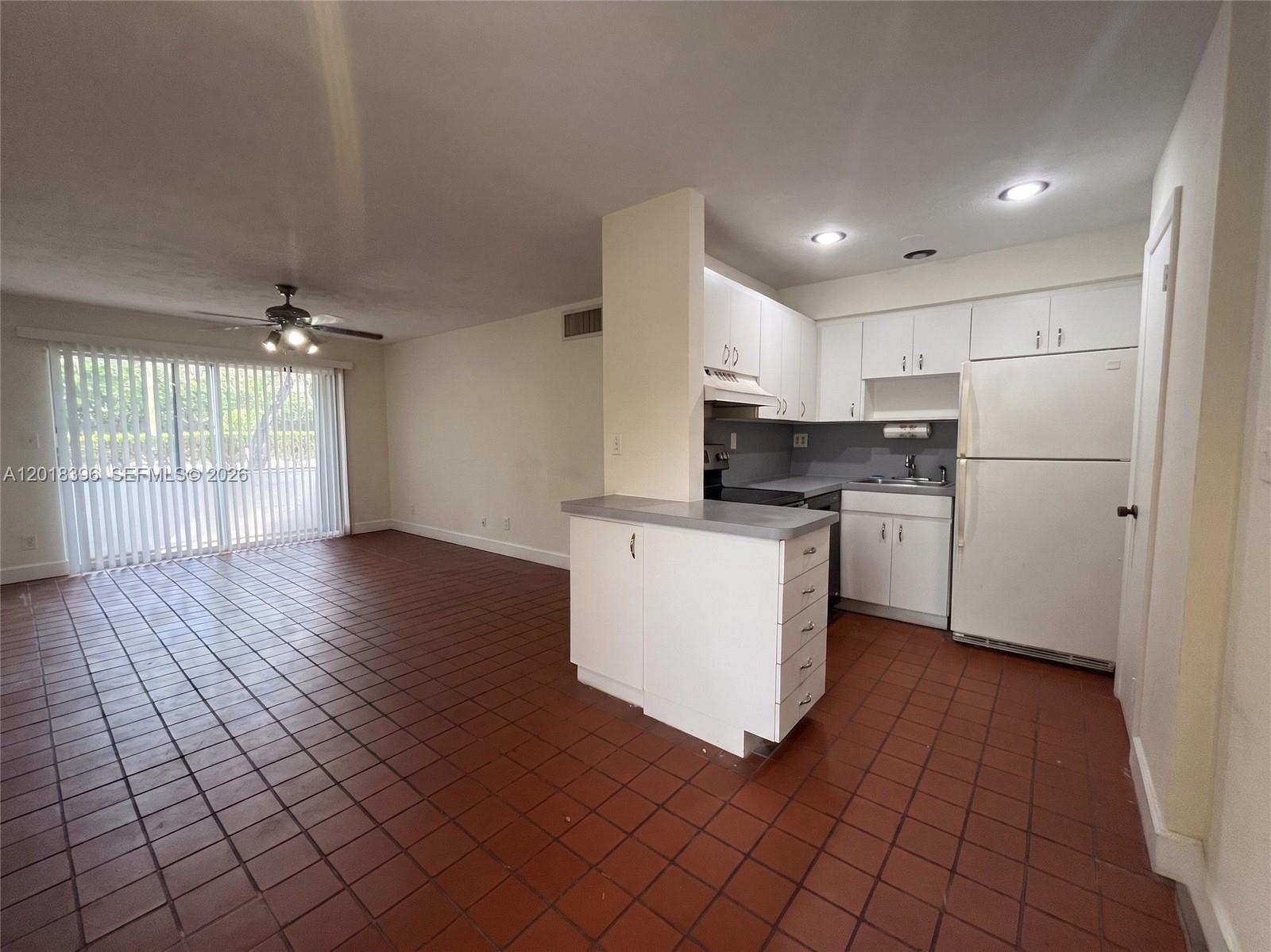 CASA GRANADA CONDO - Residential
