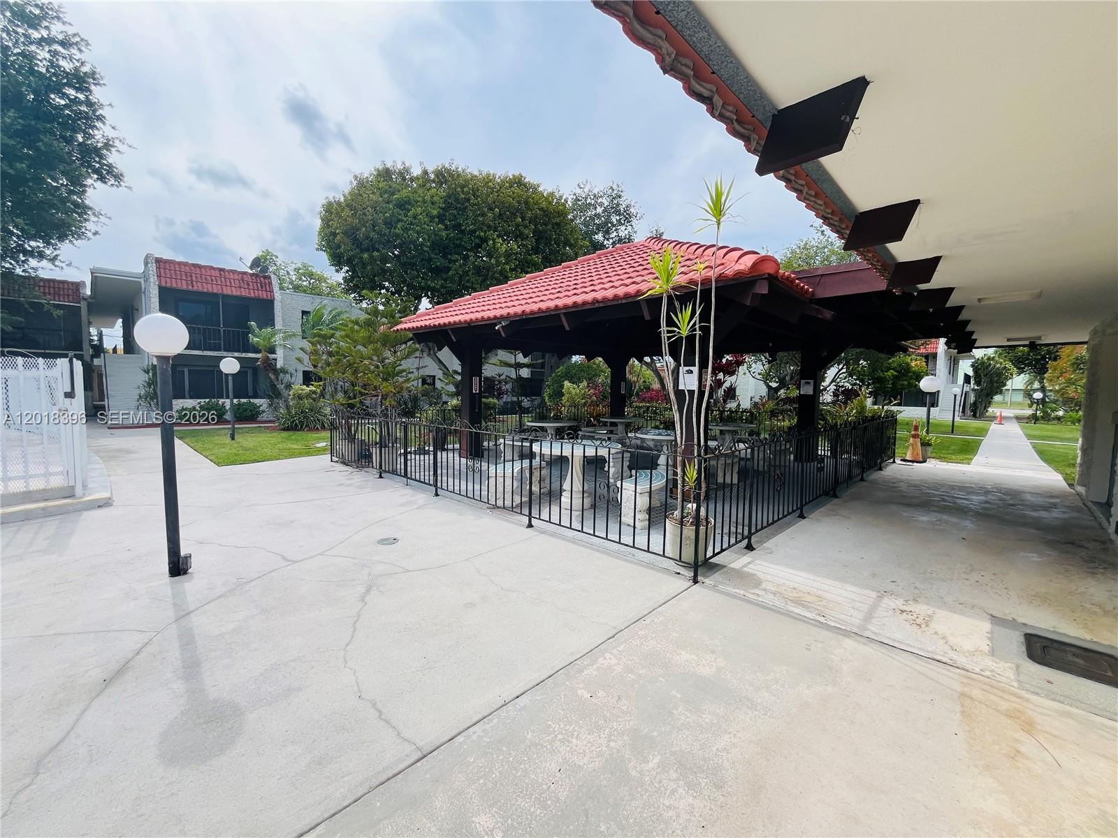 CASA GRANADA CONDO - Residential