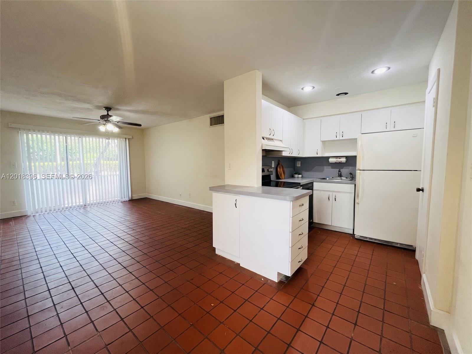CASA GRANADA CONDO - Residential