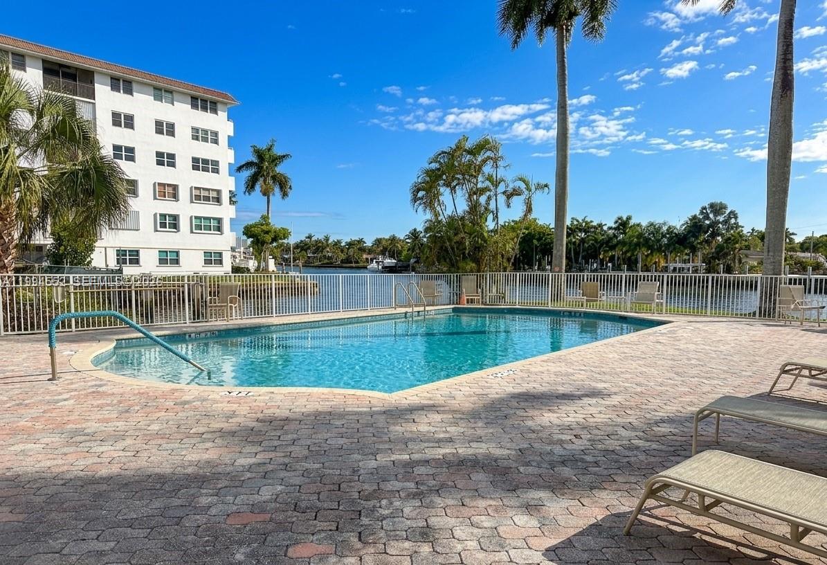 MIDDLE RIVER TOWER CONDO - Residential