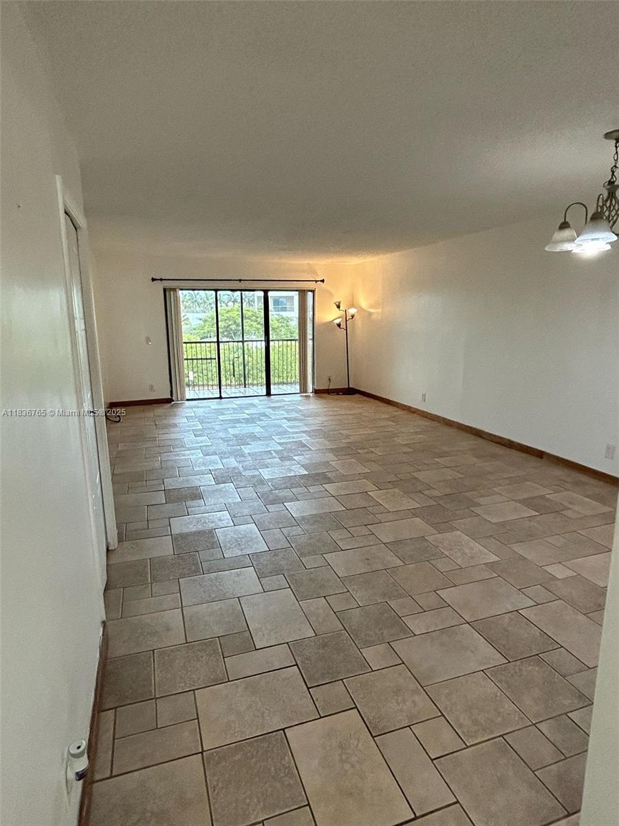 Beautiful and spacious 2-bedroom, 2-bathroom apartment for rent in the highly desirable city of Weston. This unit offers a functional layout, private balcony, and in-unit washer and dryer. The kitchen and bathrooms are well-maintained, and the unit is ready for immediate occupancy.
Located in a well-maintained community with pool access, pet-friendly policies, and proximity to top-rated schools, shopping centers, parks, and major highways.
Don’t miss the opportunity to live in one of the most beautiful and safe areas of Broward County!