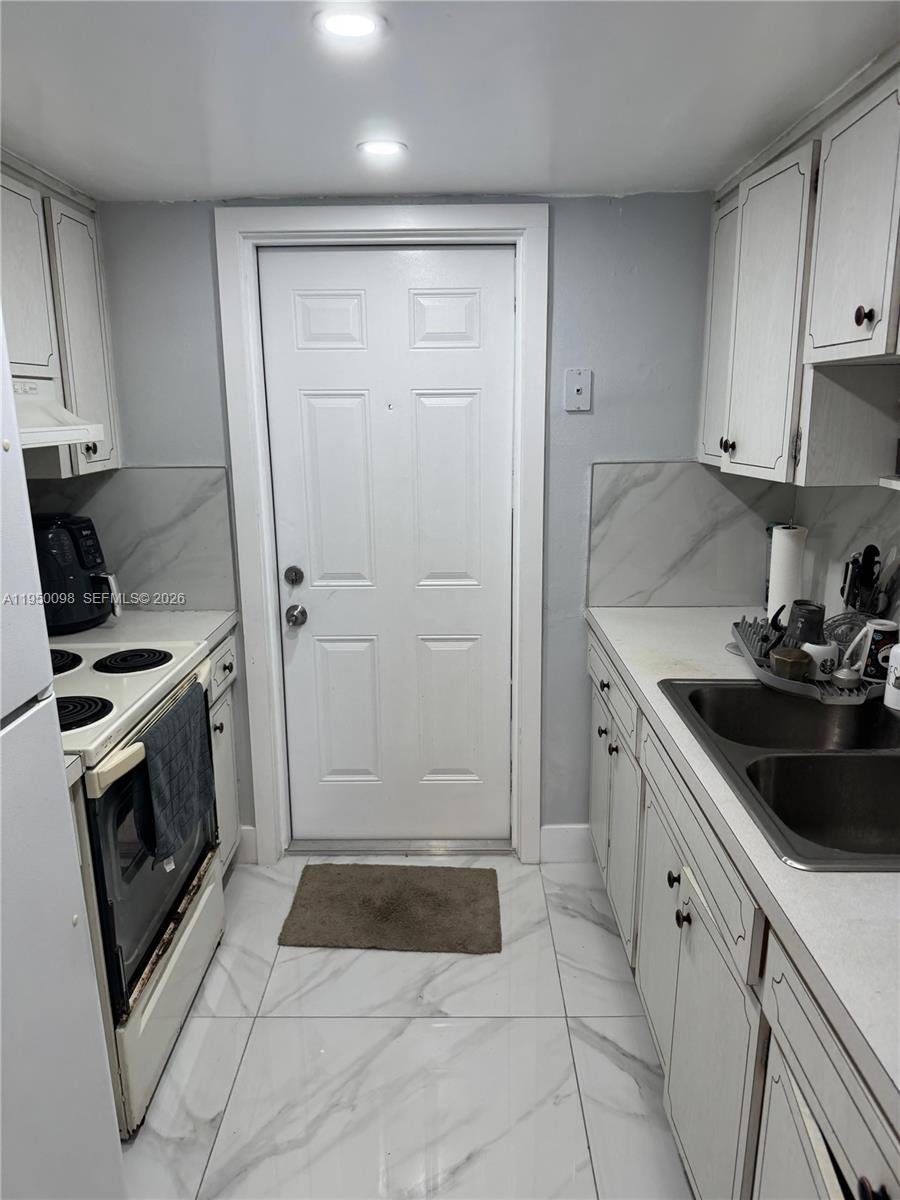 DELL MANOR CONDOMINIUM - Residential