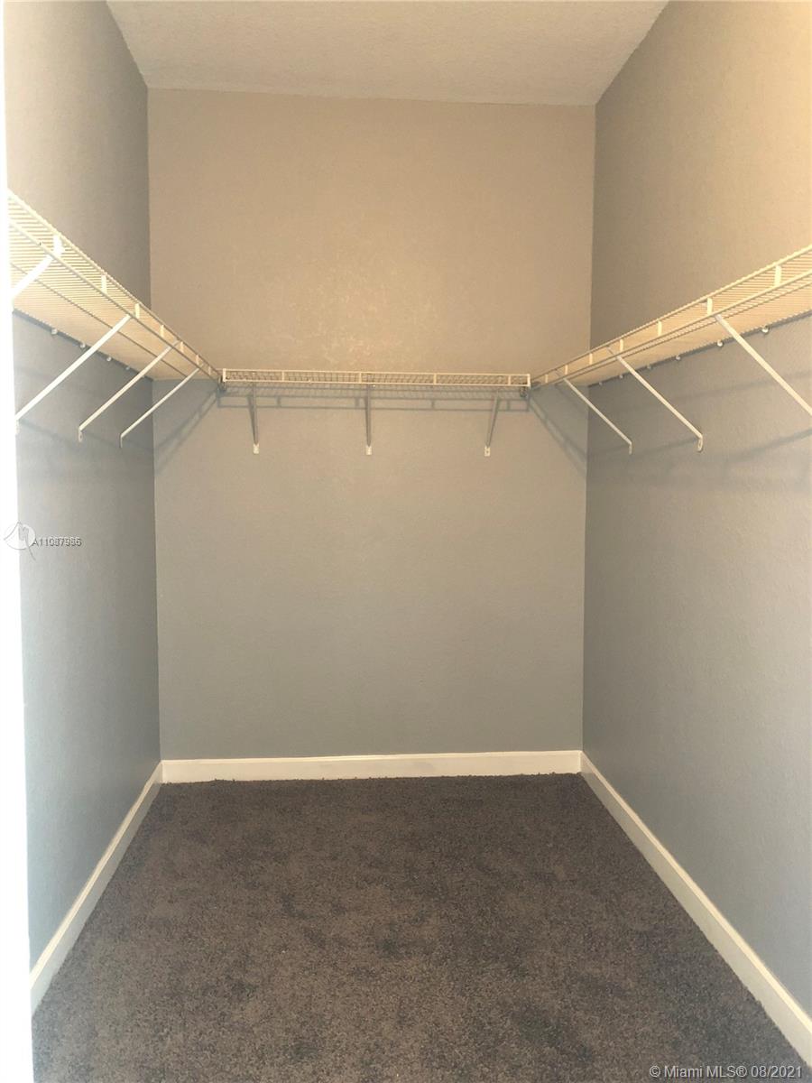 BAYWINDS OF GALAPAGOS - Residential