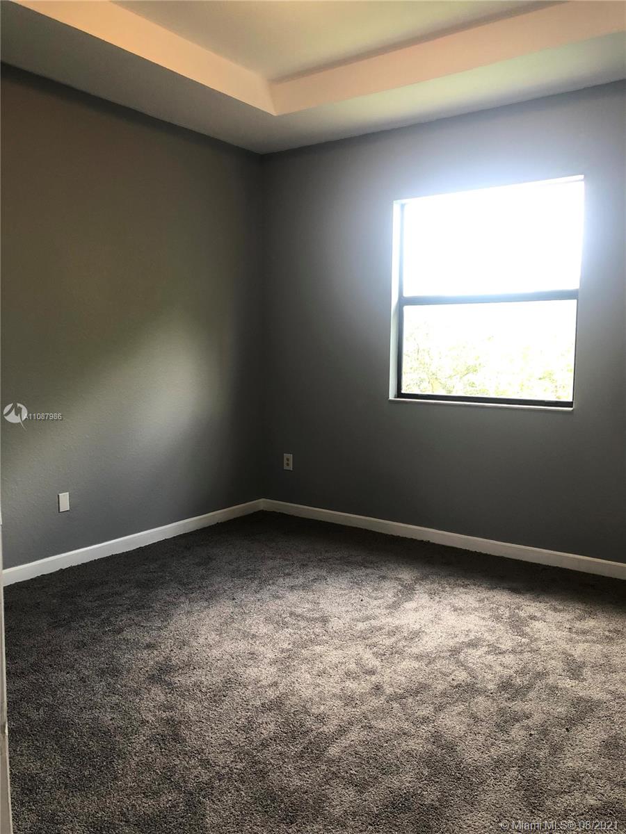 BAYWINDS OF GALAPAGOS - Residential