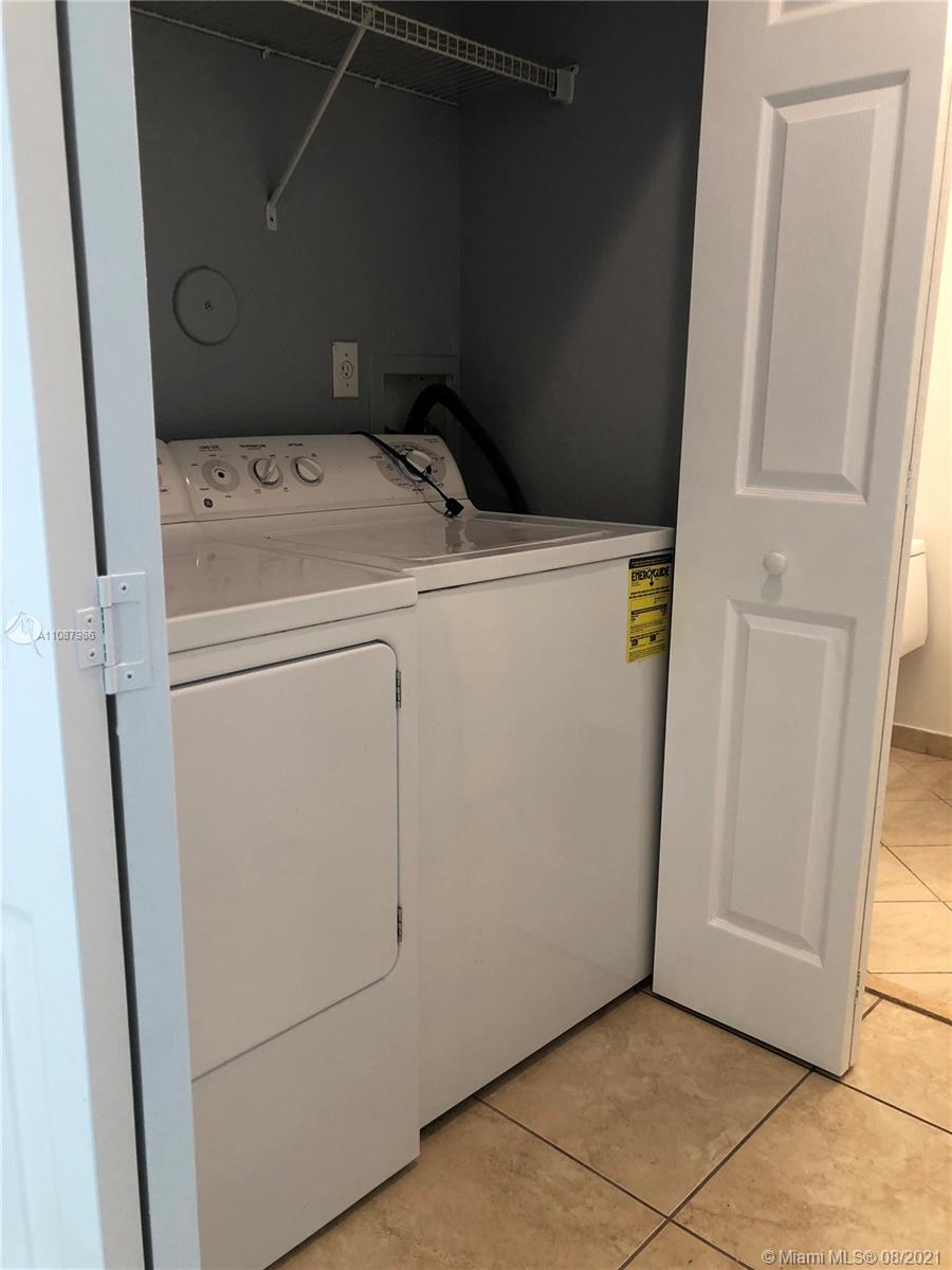 BAYWINDS OF GALAPAGOS - Residential