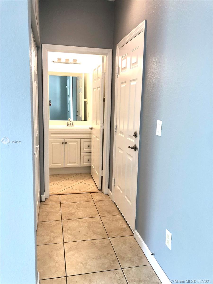 BAYWINDS OF GALAPAGOS - Residential