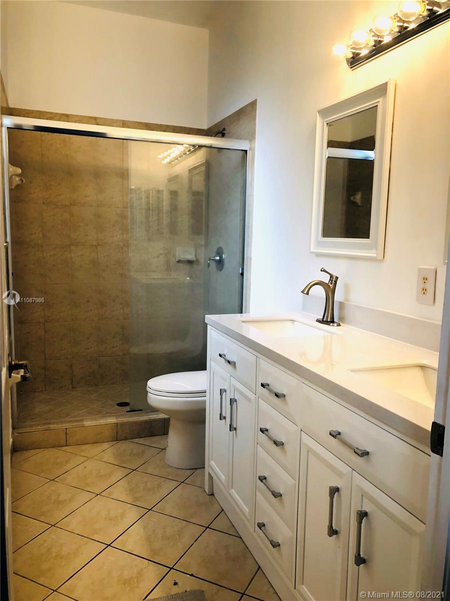 BAYWINDS OF GALAPAGOS - Residential