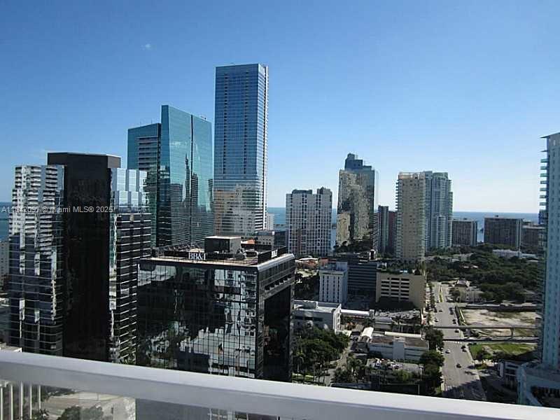 Amazing views from this gorgeous studio located in the heart of Brickell. Marble floors throughout, stainless steel
appliances. Building offers great amenities such as virtual golf room, pool, fitness center, cigar & wine room, 24
hours valet and security. Walk everywhere. Excellent restaurants, bars, shopping grocery stores, Metro mover &
Mary Brickell Village.