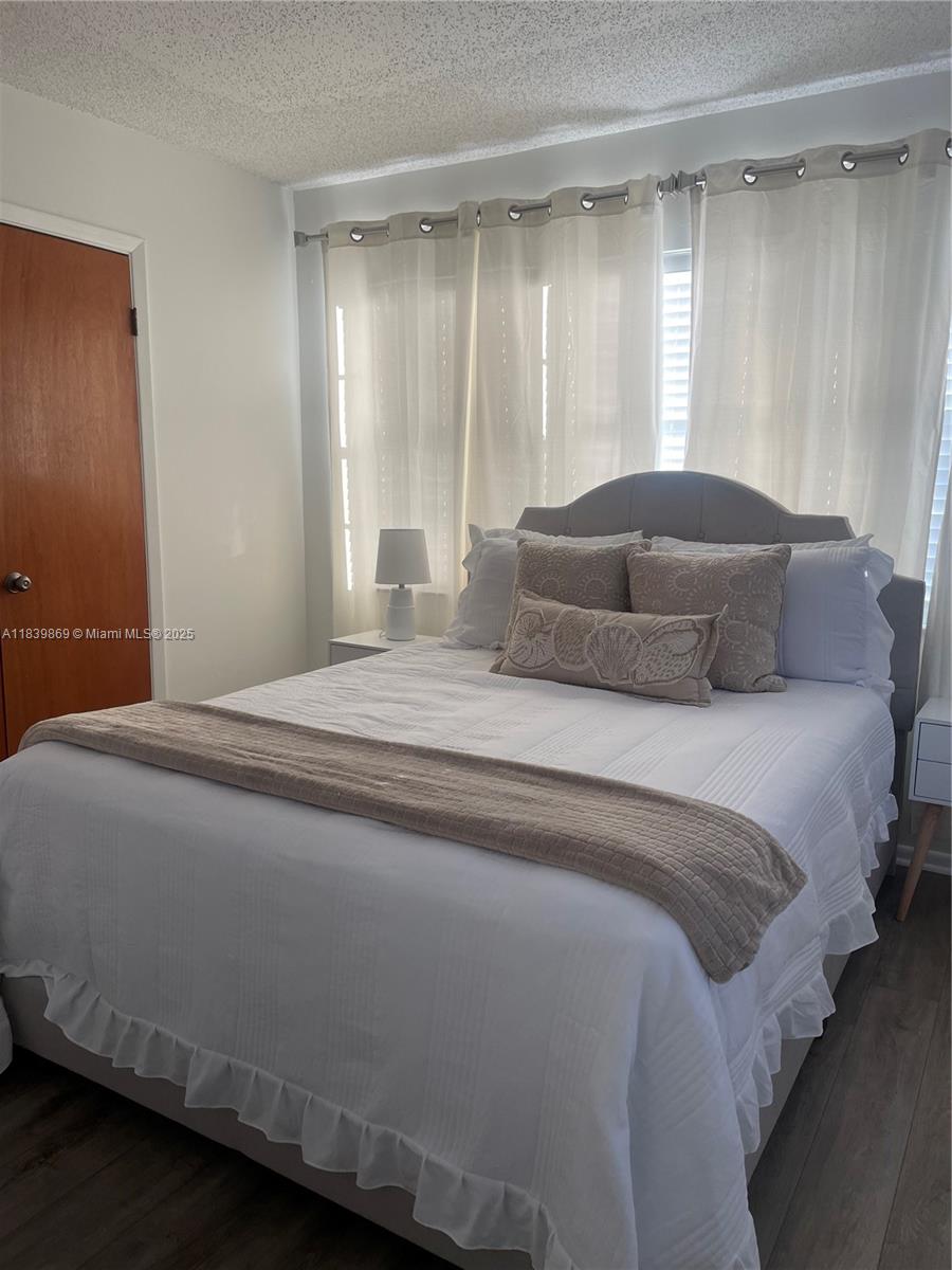 TROPICAL BEACH - Residential Lease