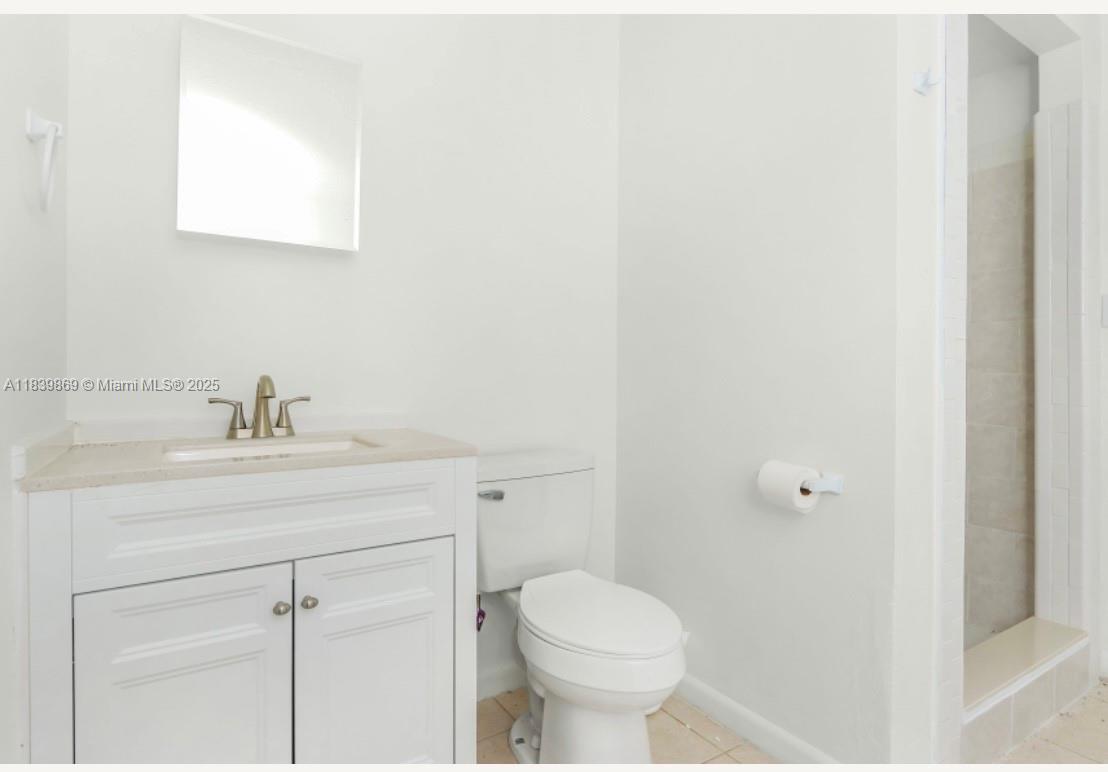 TROPICAL BEACH - Residential Lease