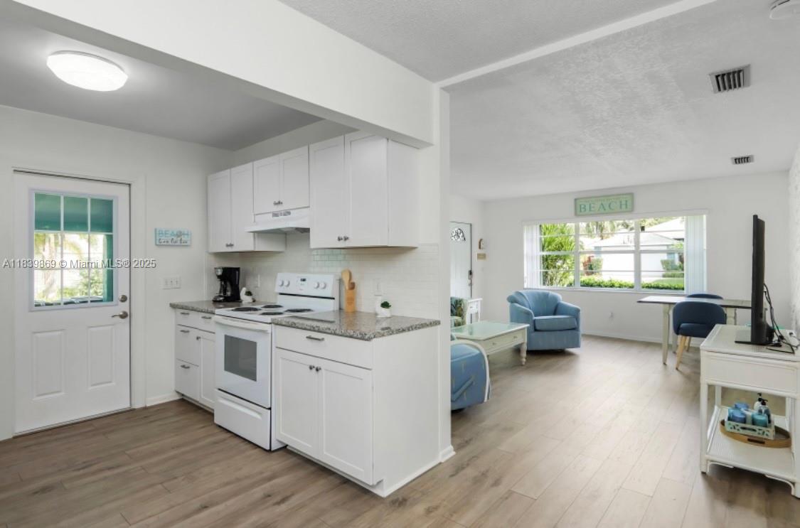 TROPICAL BEACH - Residential Lease