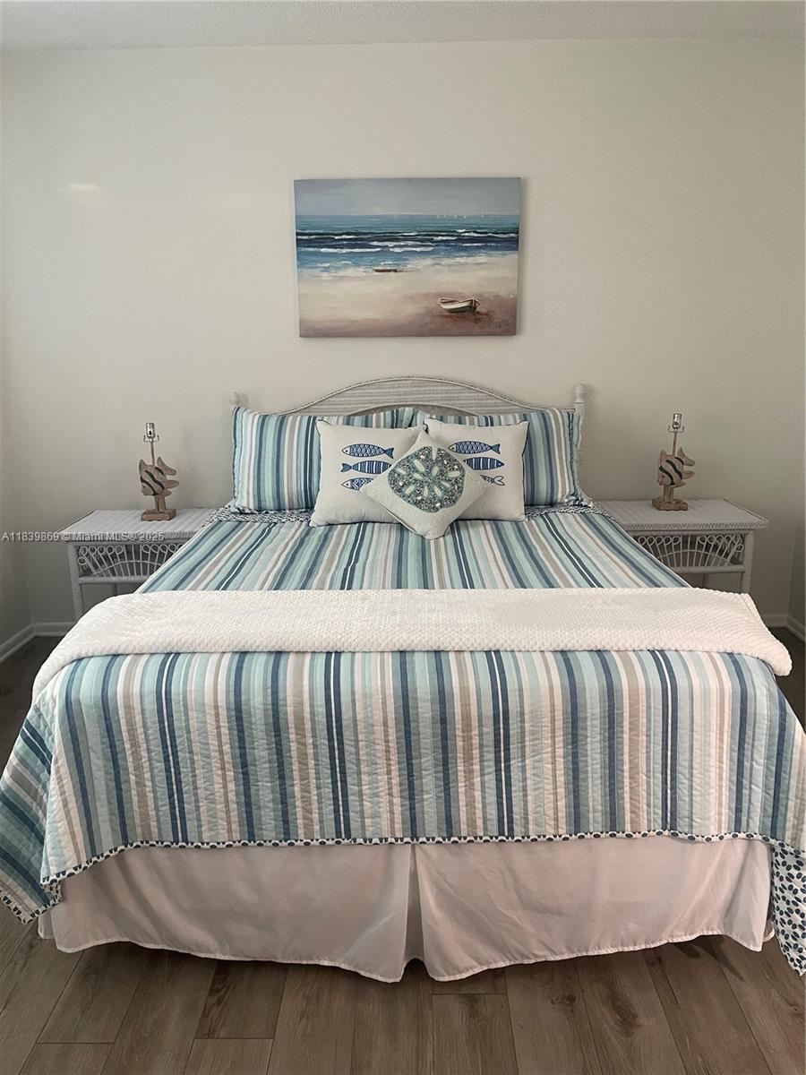 TROPICAL BEACH - Residential Lease