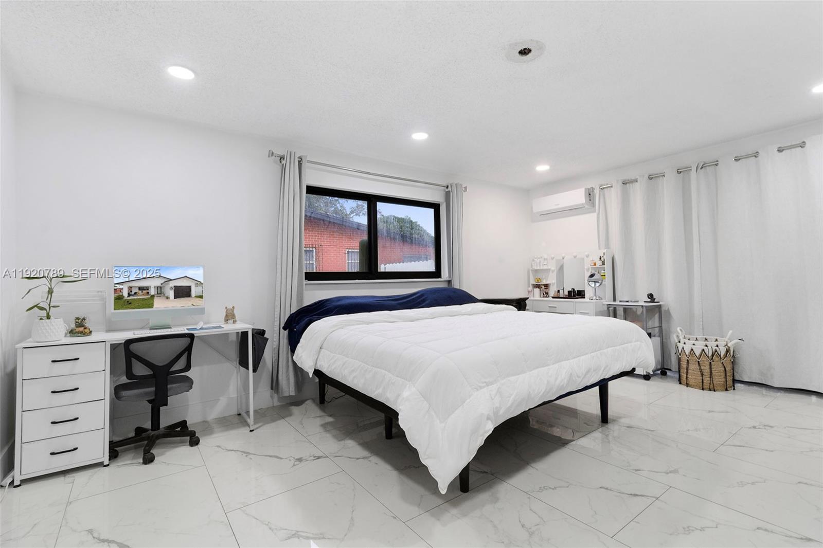 SUNNY ISLES INLAND - Residential