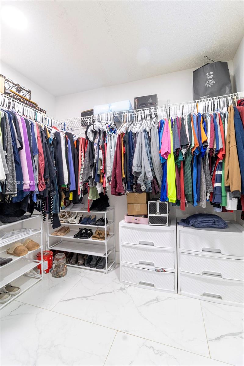 SUNNY ISLES INLAND - Residential