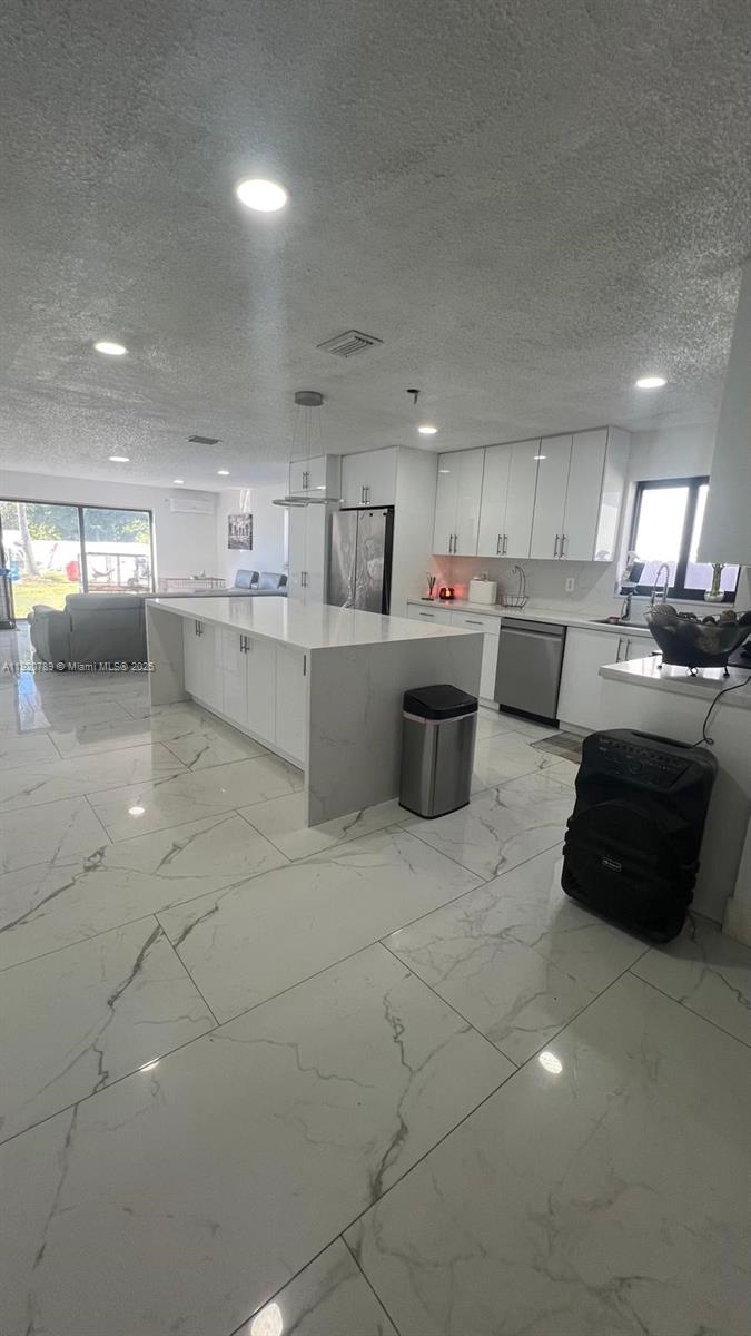 SUNNY ISLES INLAND - Residential