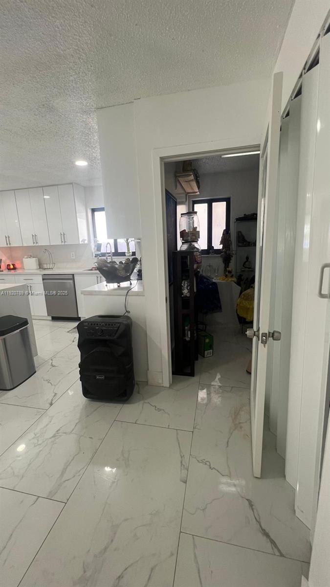 SUNNY ISLES INLAND - Residential