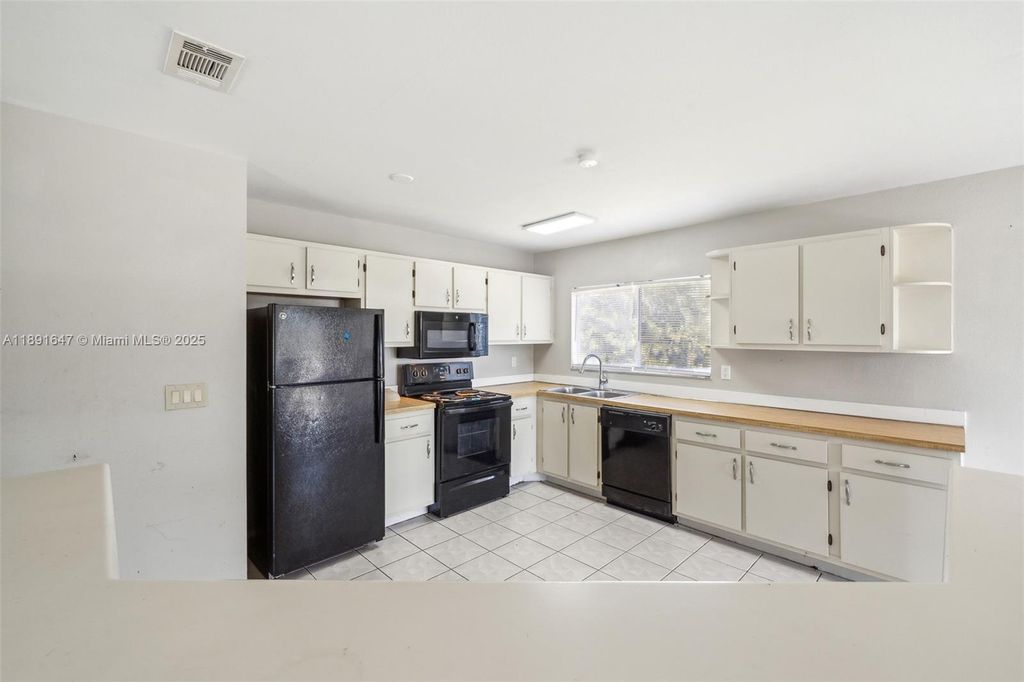 Photo of 301 SE Whitmore Dr, Port St Lucie, FL 34984 (MLS # A11891647)