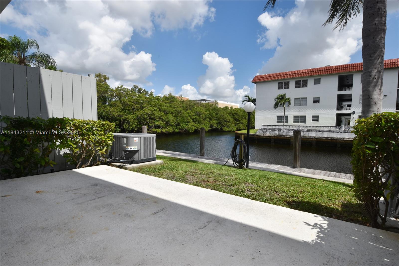 1401 NE 53rd St 105