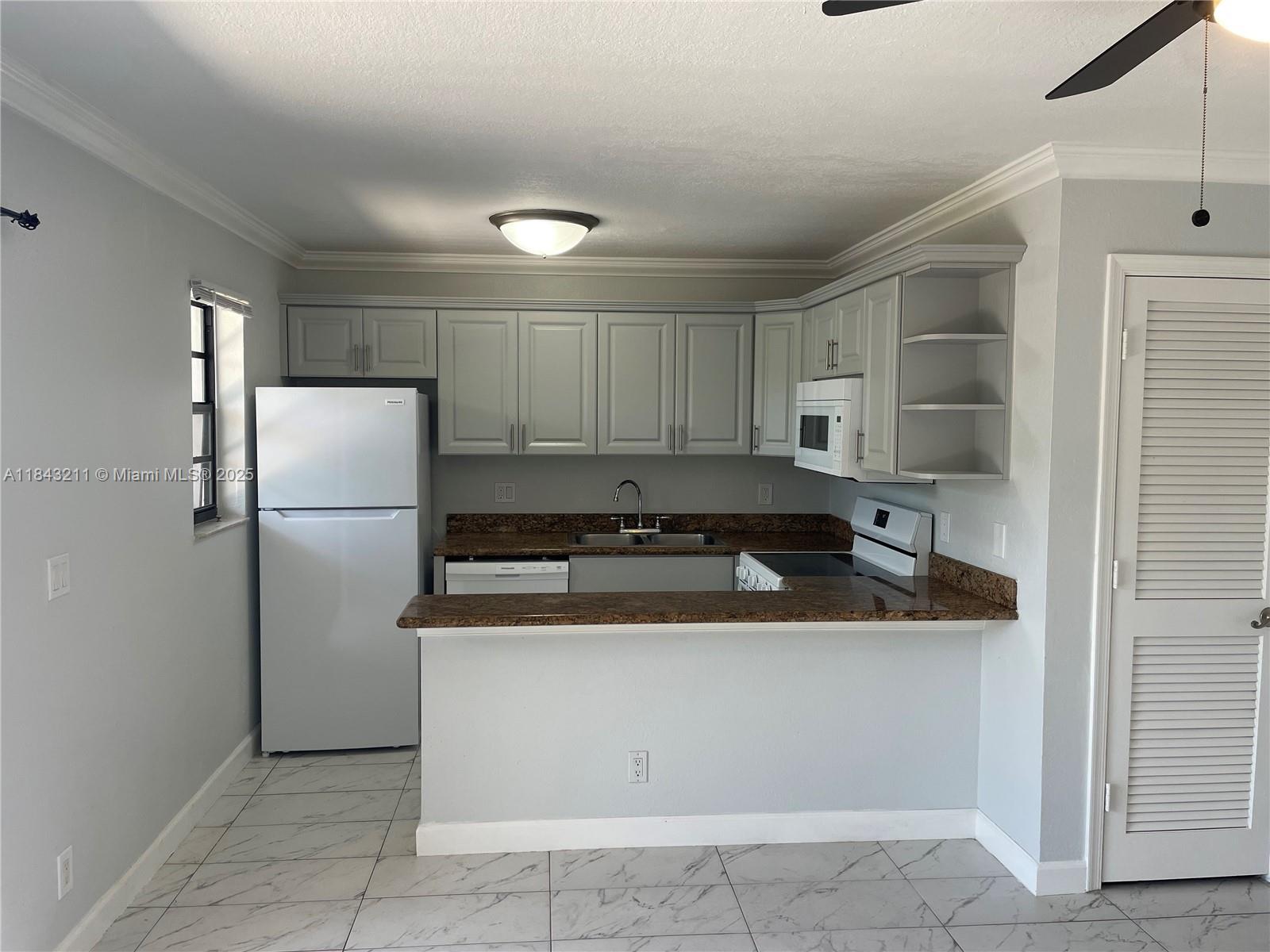 1401 NE 53rd St 105