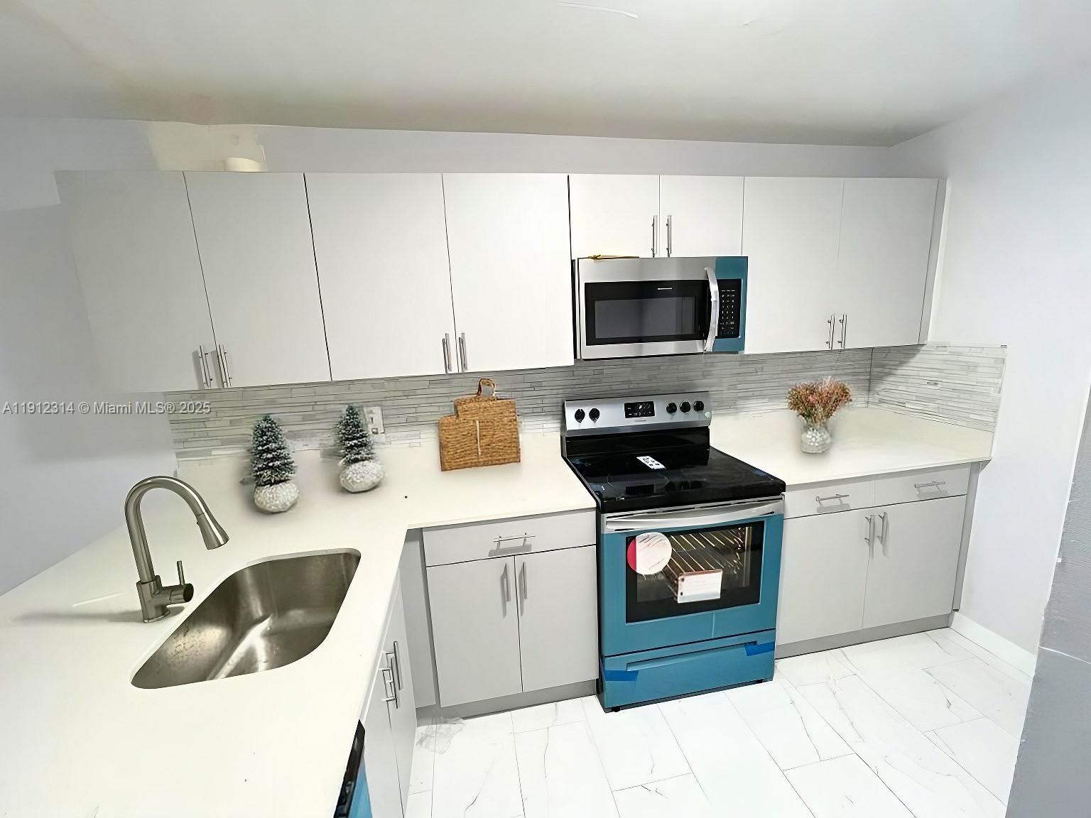 PALM PLACE CONDO - Residential Lease