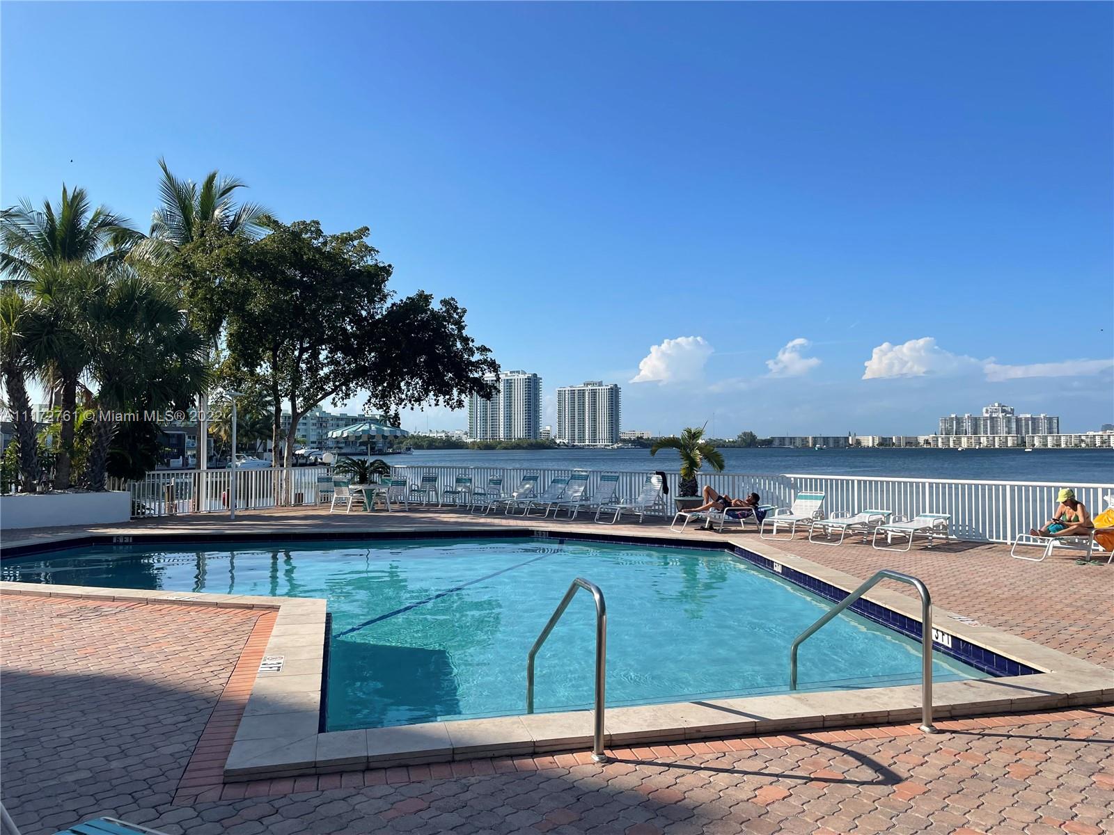 STRATFORD HOUSE CONDO - Residential