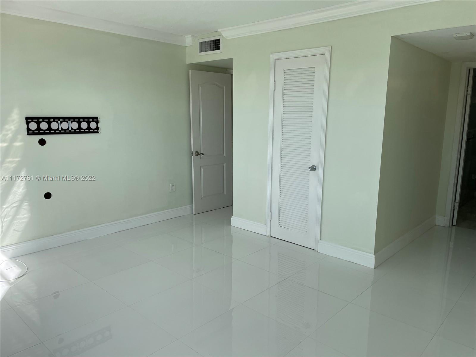 STRATFORD HOUSE CONDO - Residential