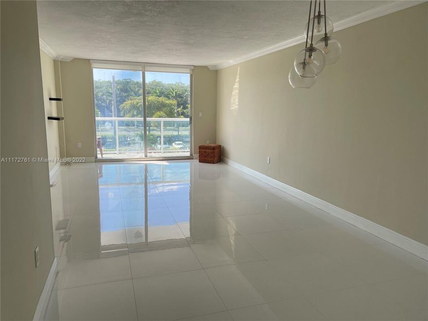 Best value in North Miami Beach. Updated kitchen and bathrooms, with balcony and luxury ammenities ready to move in.
Can rent after two years ownership. No reserves. Only one parking space.