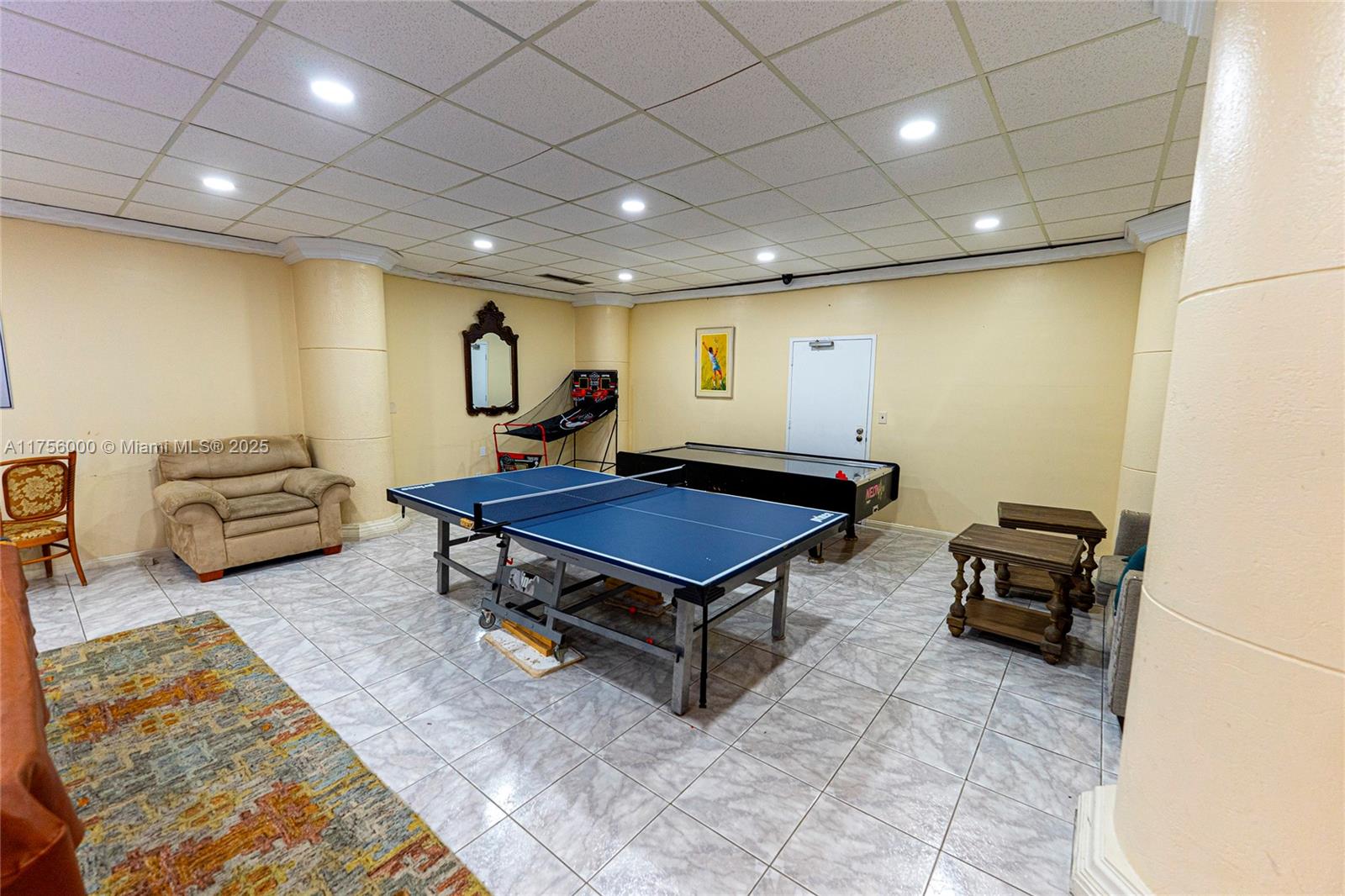 SEA AIR TOWERS CONDO - Residential Lease