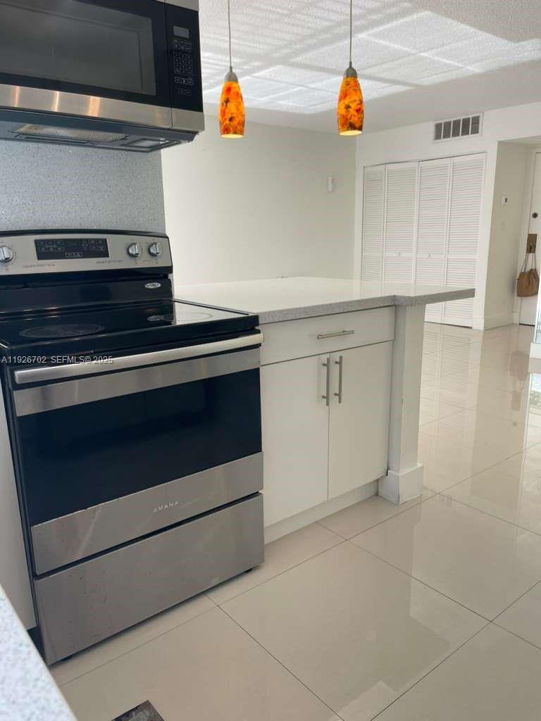 PLAZA OF AMERICAS CONDO P - Residential Lease