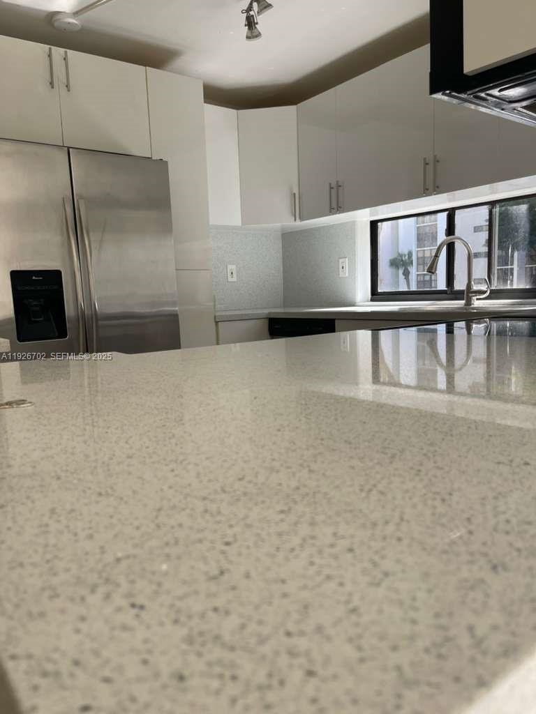 PLAZA OF AMERICAS CONDO P - Residential Lease