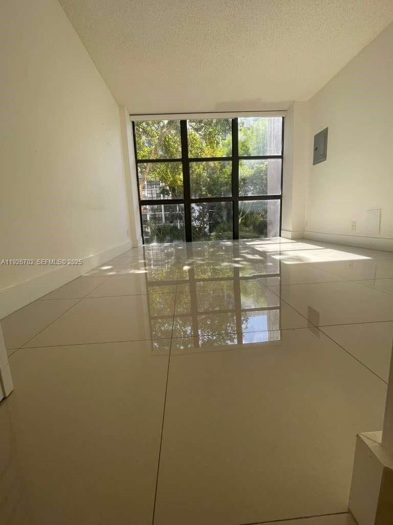 PLAZA OF AMERICAS CONDO P - Residential Lease