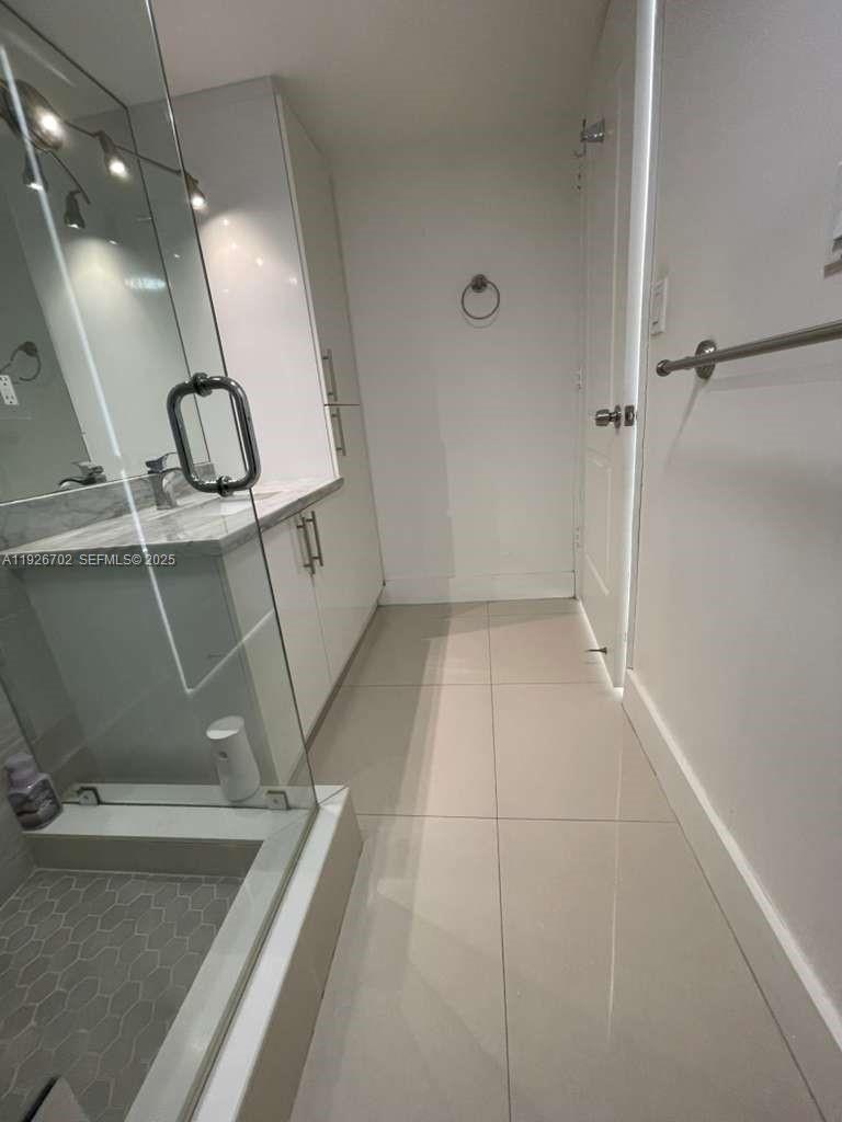 PLAZA OF AMERICAS CONDO P - Residential Lease