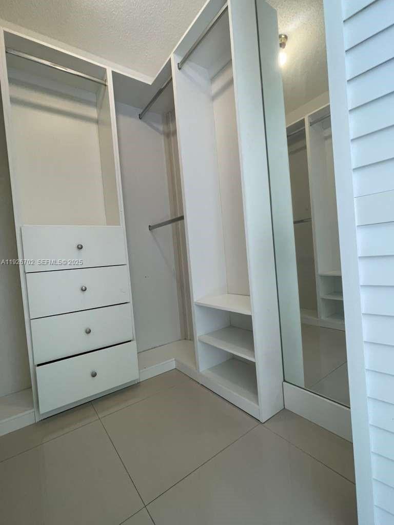 PLAZA OF AMERICAS CONDO P - Residential Lease