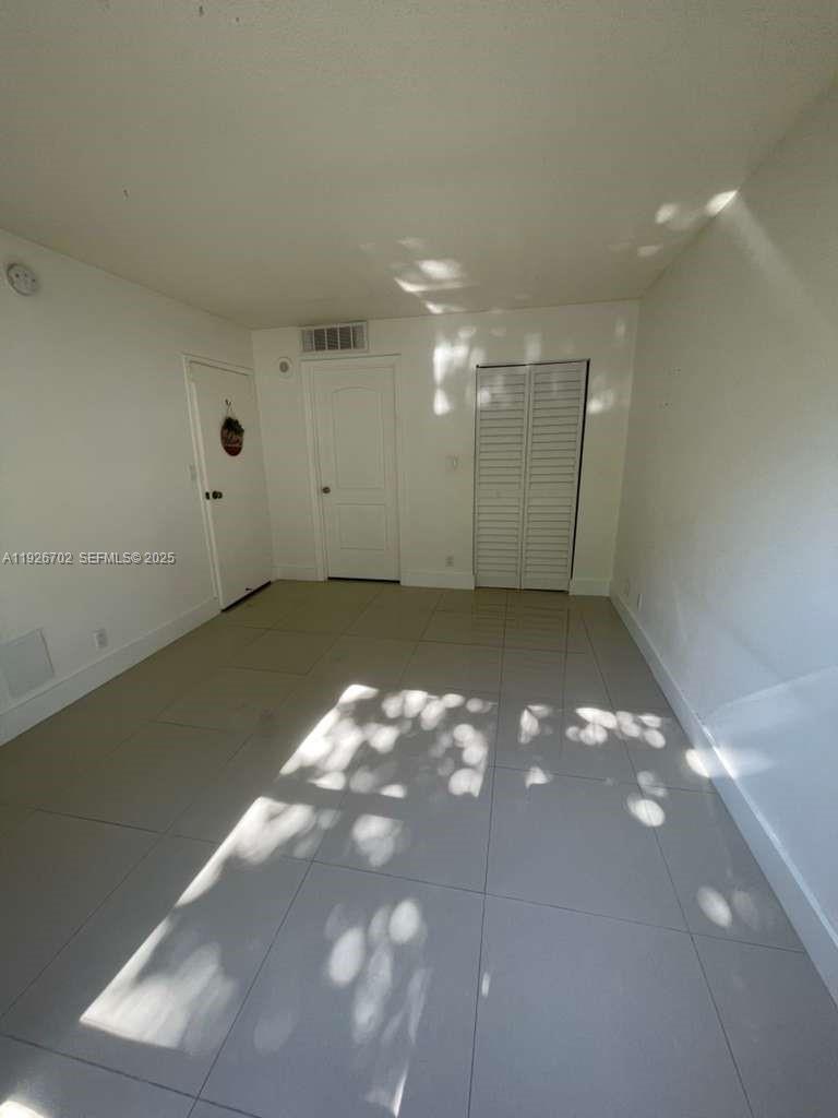 PLAZA OF AMERICAS CONDO P - Residential Lease