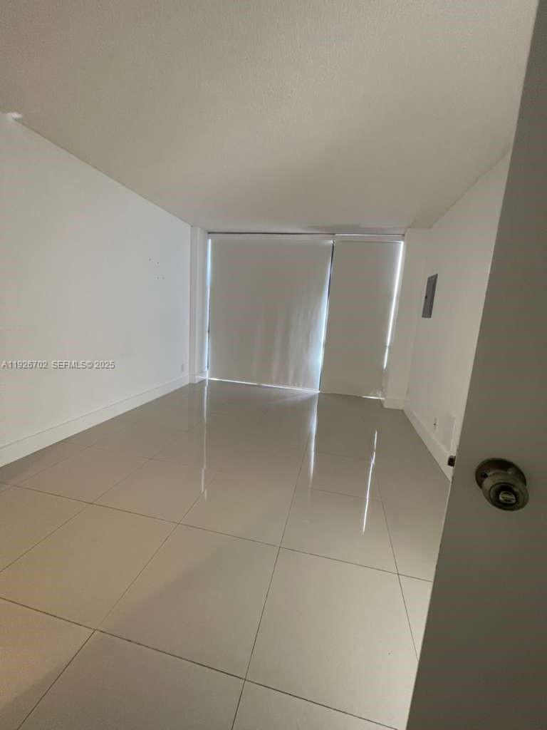 PLAZA OF AMERICAS CONDO P - Residential Lease