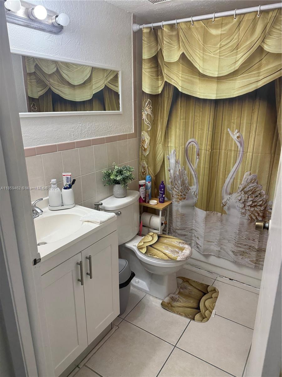 LAGO AZUL CONDO - Residential