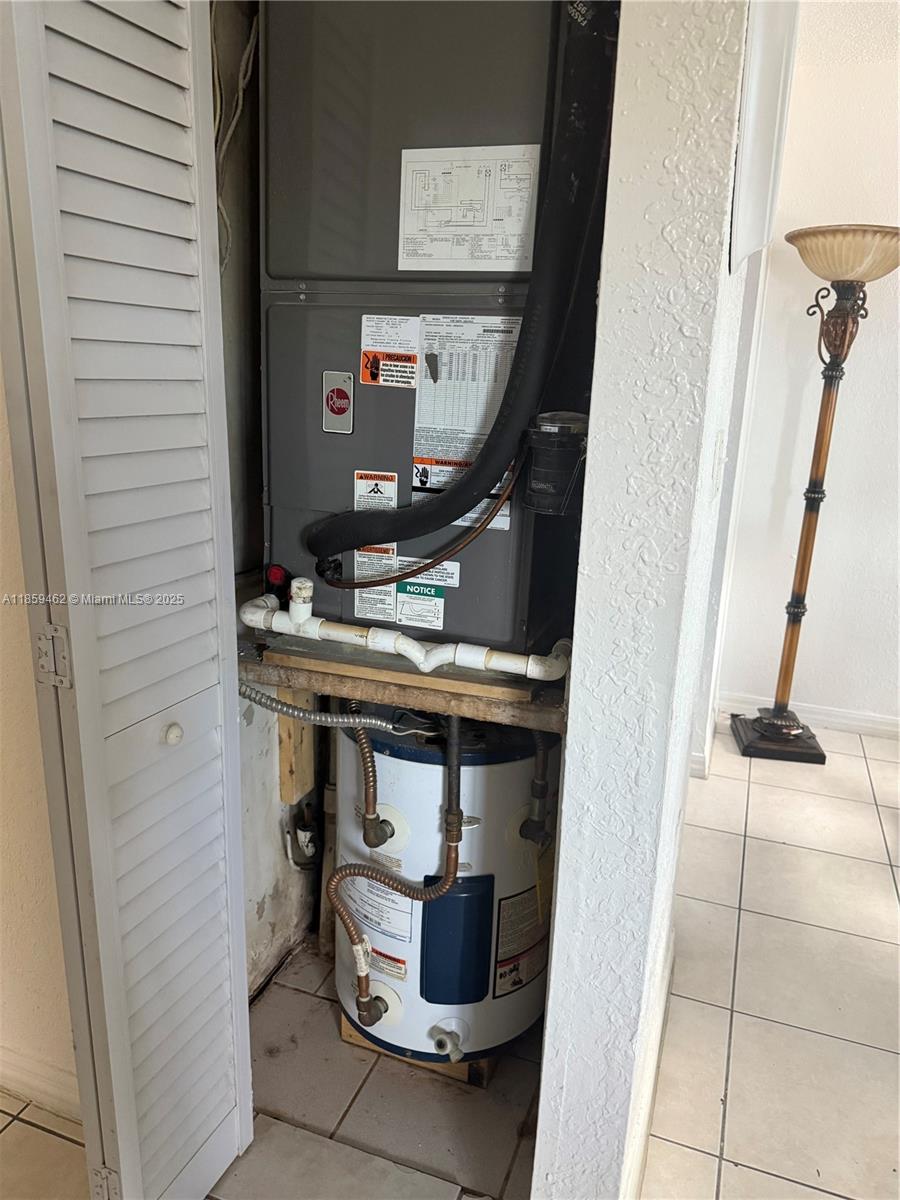 LAGO AZUL CONDO - Residential