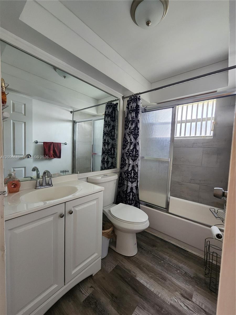 KINGS POINT SAXONY CONDOS - Residential