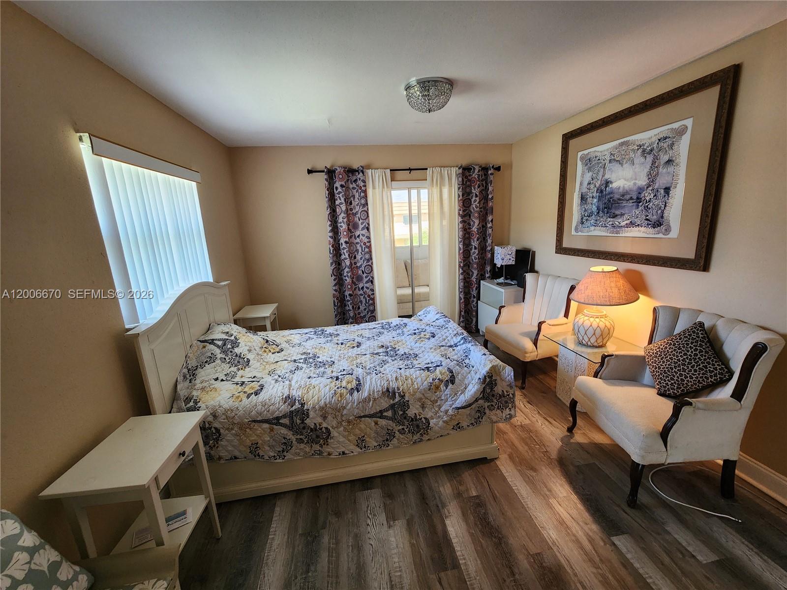 KINGS POINT SAXONY CONDOS - Residential