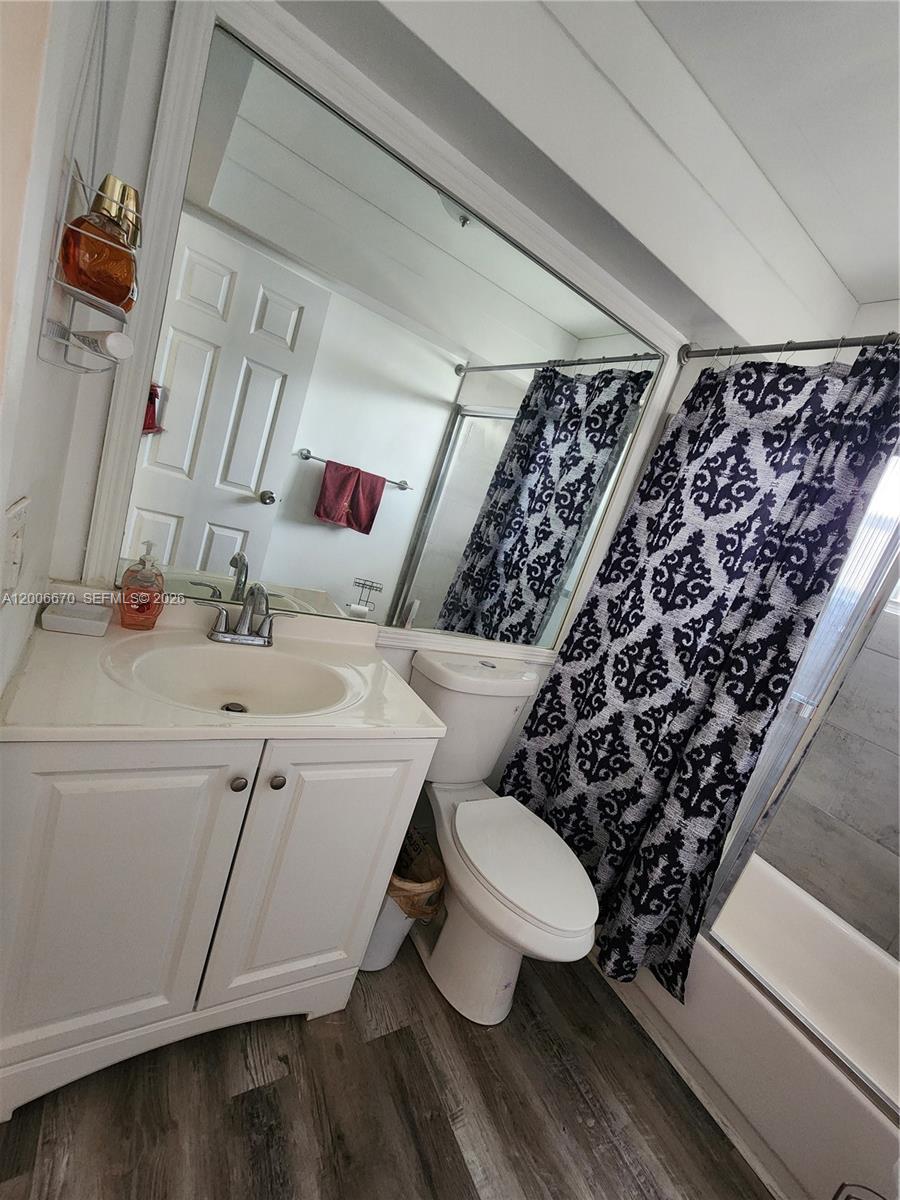 KINGS POINT SAXONY CONDOS - Residential