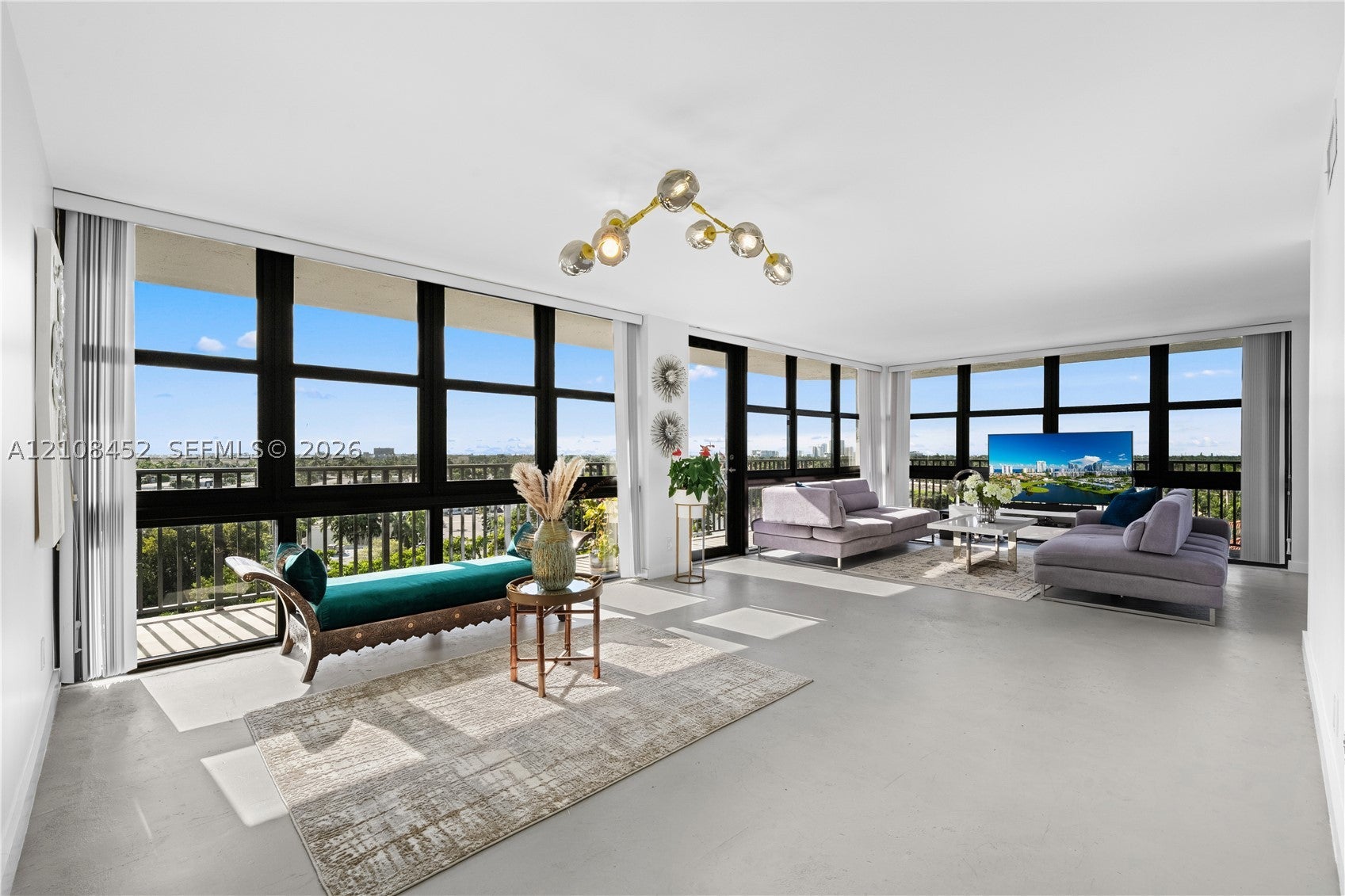 1000 Parkview Dr 809