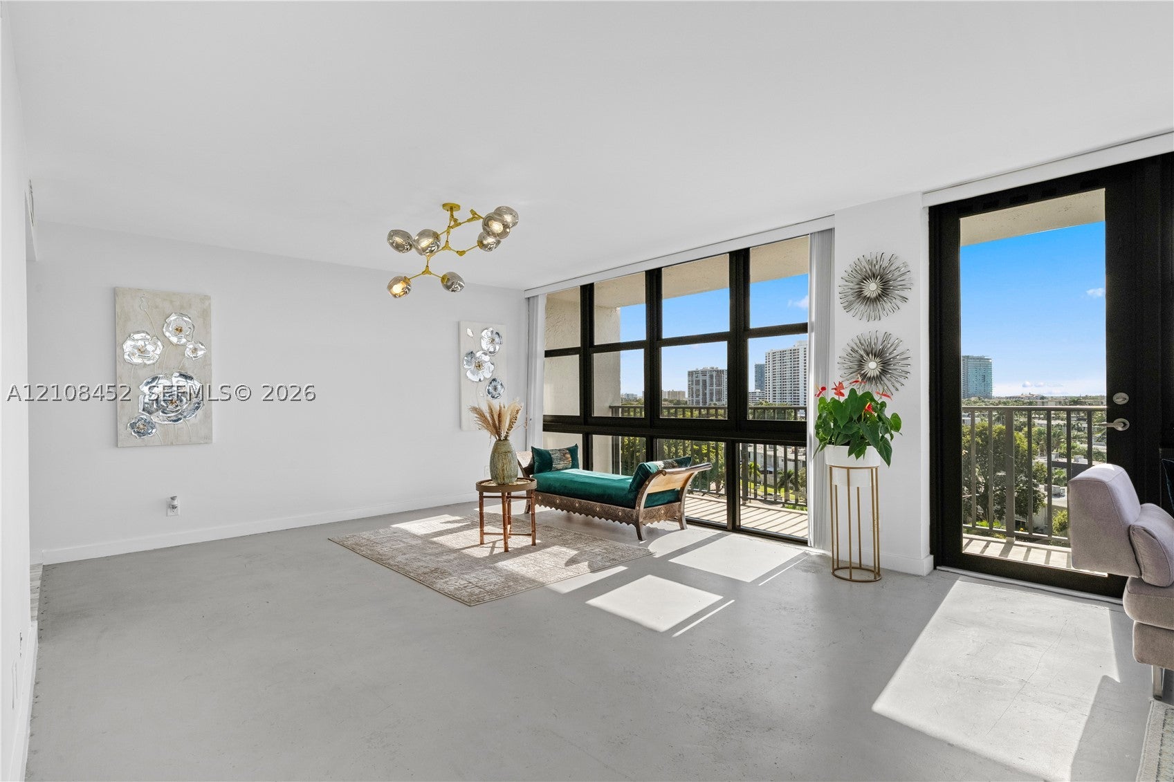 1000 Parkview Dr 809