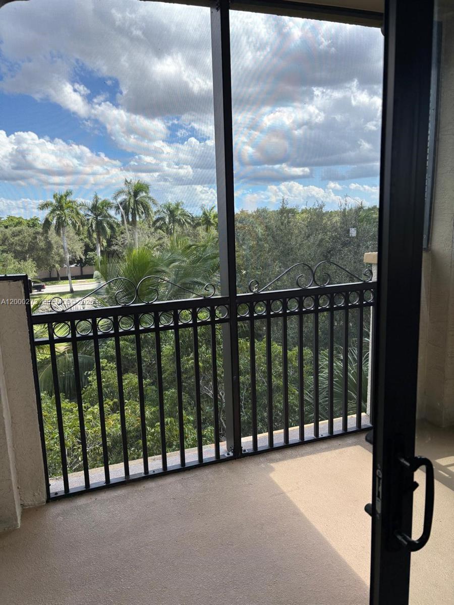 VILLA FLORA CONDO - Residential