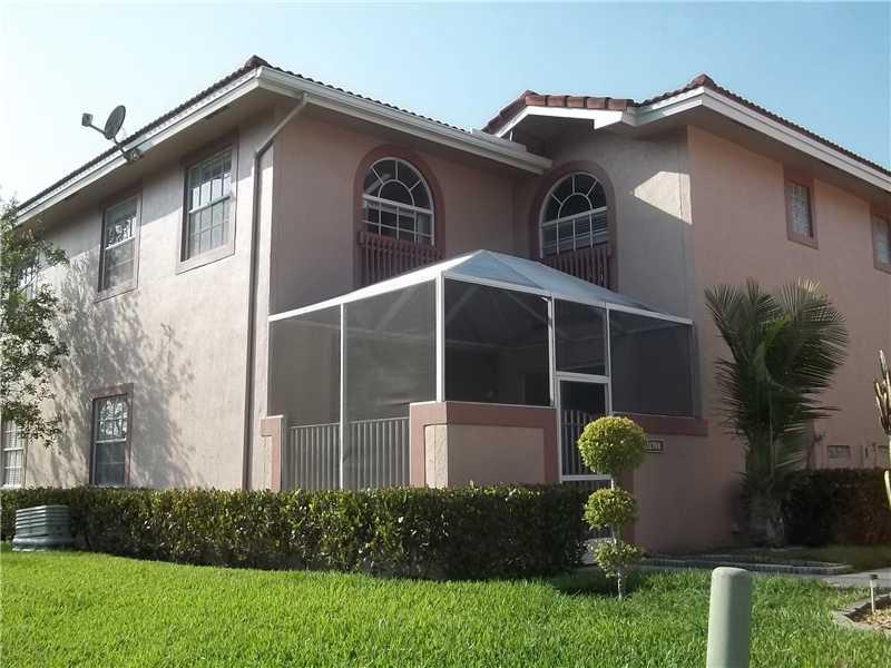 SERENE CANAL VIEWS FROM THIS 3 BEDROOM 2.5 BATH BEAUTIFUL TOWNHOME IN EAGLE CREEK. SPACIOUS CORNER UNIT WITH SCREENED COURTYARD PATIO. LIVING ROOM DINING ROOM COMBINATION AND FAMILY ROOM OFF KITCHEN, TILE THROUGHOUT FIRST FLOOR AND CARPET IN BEDROOMS. LOT S OF STORAGE SPACE THROUGHOUT WITH EXTRA CLOSETS. LARGE BEDROOMS & UPDATED MASTER BATH WITH WHIRLPOOL TUB. THIS IS A FANNIE MAE HOMEPATH PROPERTY. PURCHASE THIS PROPERTY WITH AS LITTLE AS 5% DOWN! APPROVED FOR HOMEPATH FINANCING & HOMEPATH RENOVATION.