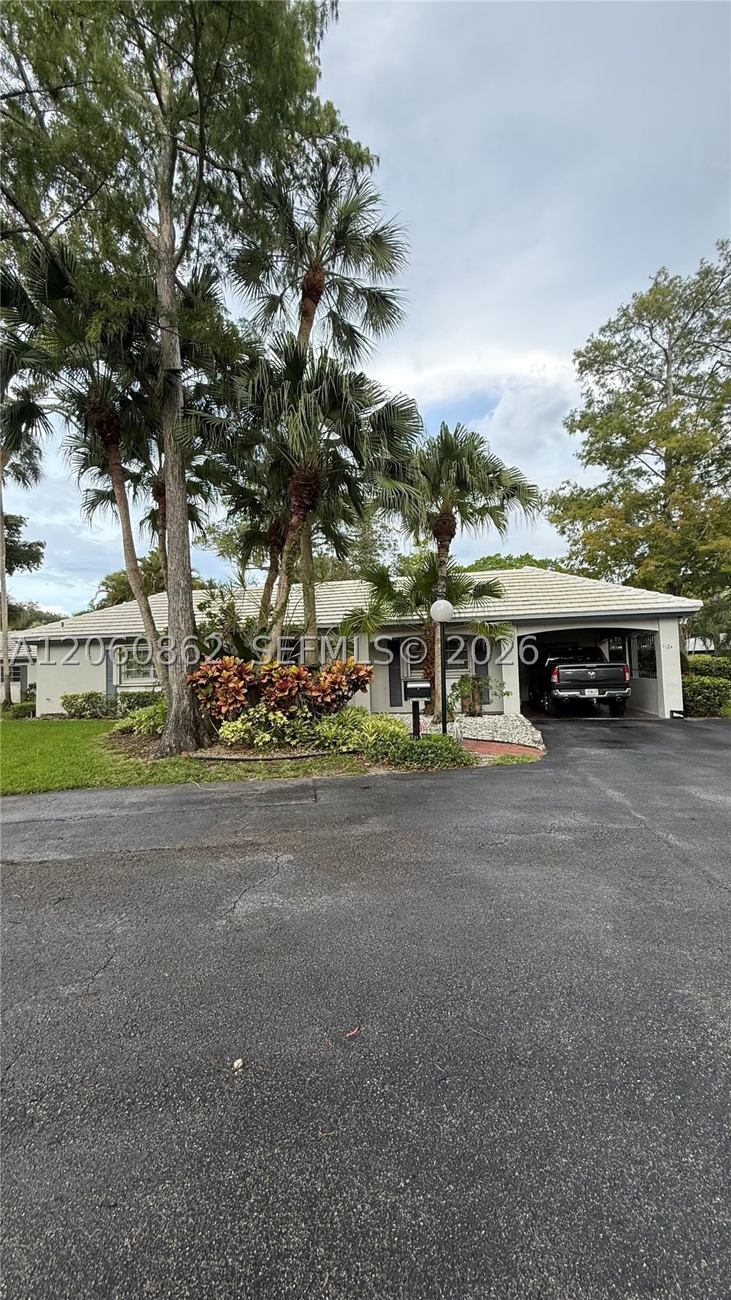 Photo of 1124 W Cypress Dr, Pompano Beach, FL 33069 (MLS # A12060862)