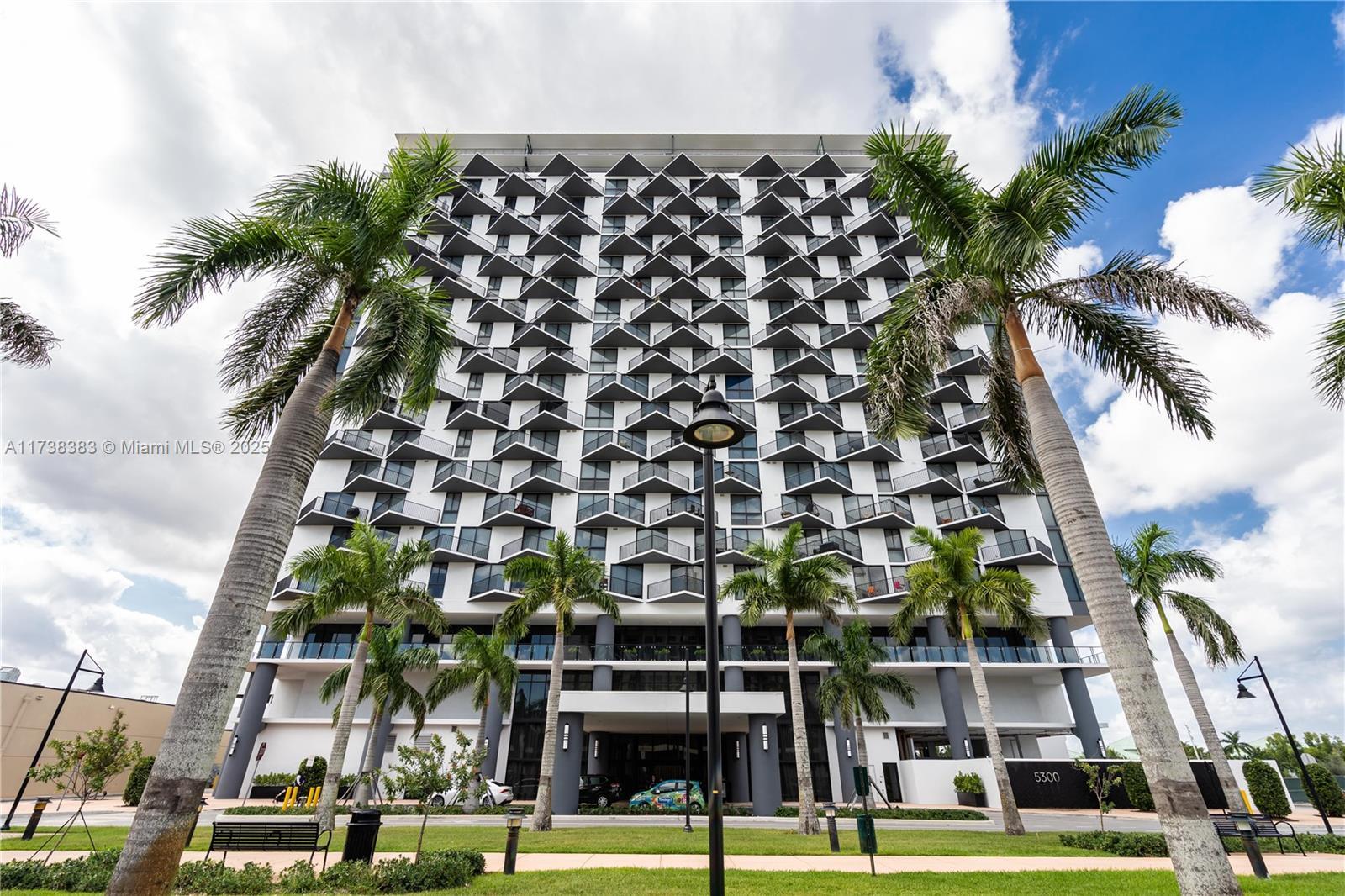 Rental Property at 5300 Paseo Blvd 810, Doral, Miami-Dade County, Florida - Bedrooms: 1 
Bathrooms: 1  - $3,000 MO.